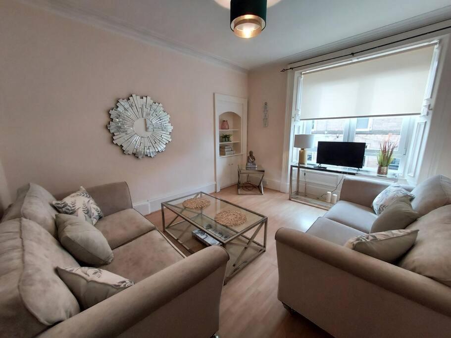 Lovely 2 Bedroom Apartment In The Centre Of Hawick Ngoại thất bức ảnh