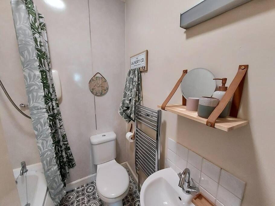 Lovely 2 Bedroom Apartment In The Centre Of Hawick Ngoại thất bức ảnh